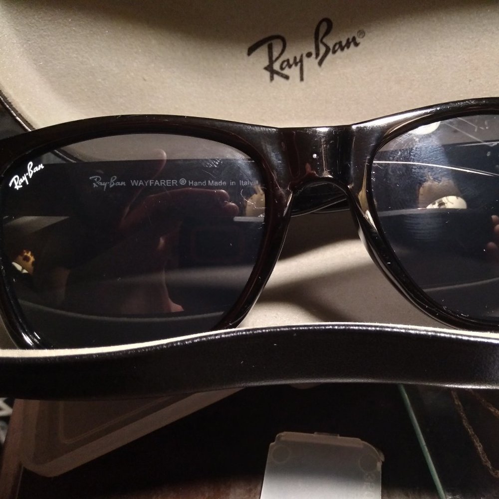 Ray-Ban RB2140 Original Wayfarer Classic Sunglasses with Black Frames